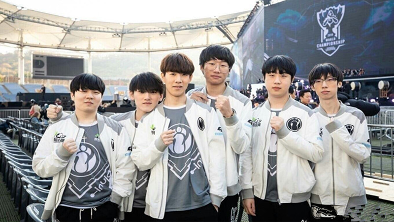 s1mple 复出与 Imperial Fe 进行表演赛