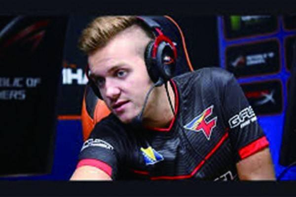 Hope ：对面的运营比我们厉害太多，我们这点要加强